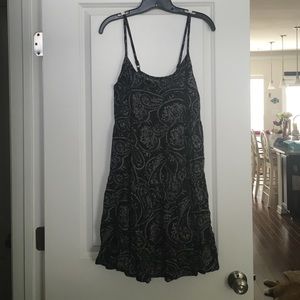 Flowy spaghetti strap paisley dress