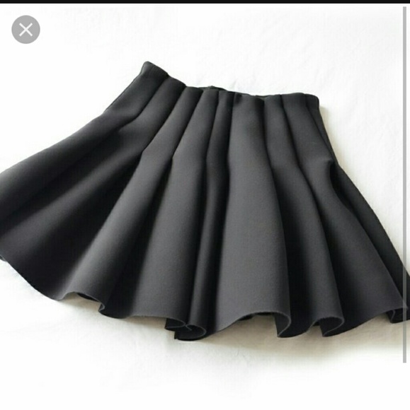 Black h&m scuba skirt