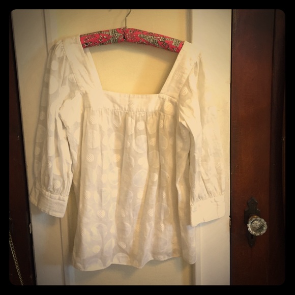 Low shoulder top