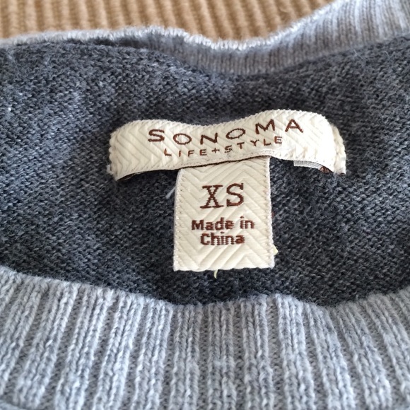 2 women's sweaters - Picture 2 of 3