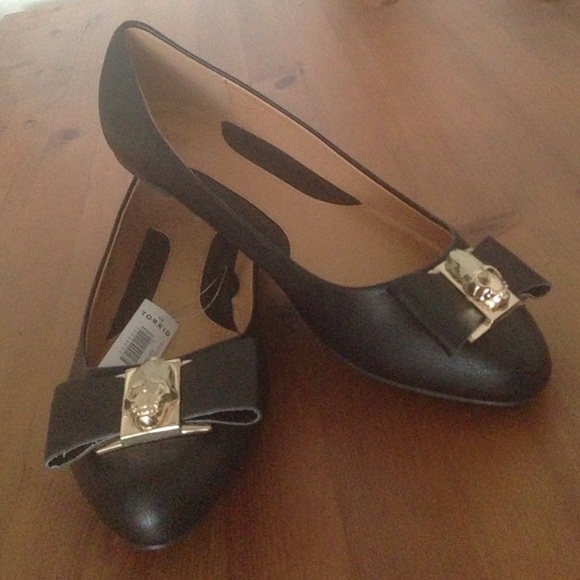 TORRID Black flats with gold skull & bows - SZ 10W