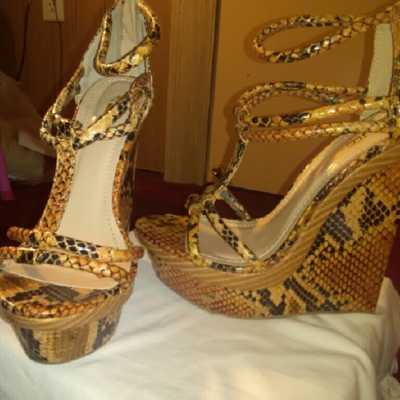 Alba wedges - Picture 1 of 1