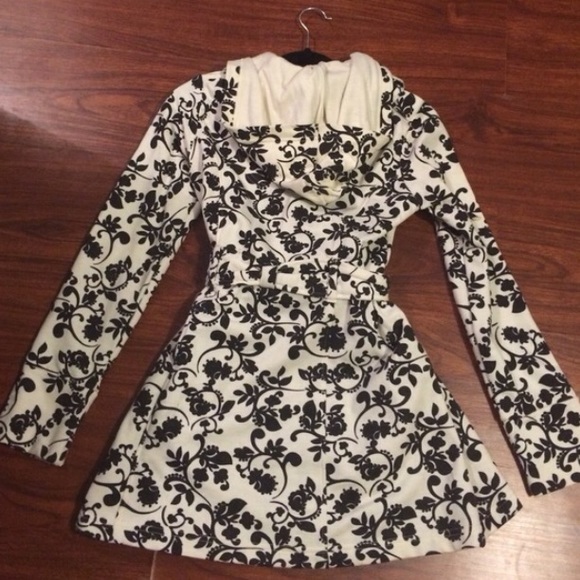 adorable light jacket - Picture 2 of 2