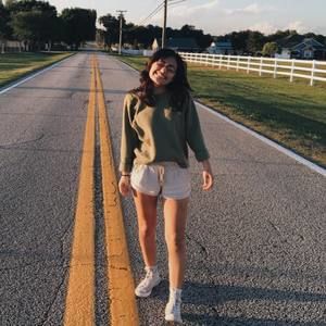 Meet your Posher, Alexia