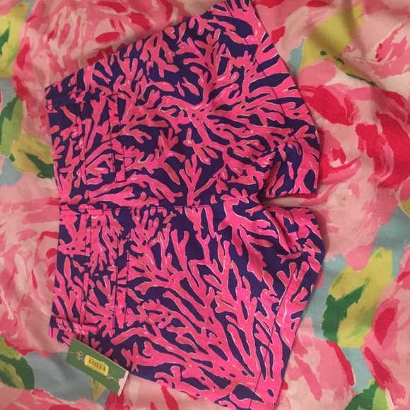 SOLD - NWT Lilly Pulitzer Callahan Shorts - Picture 3 of 3