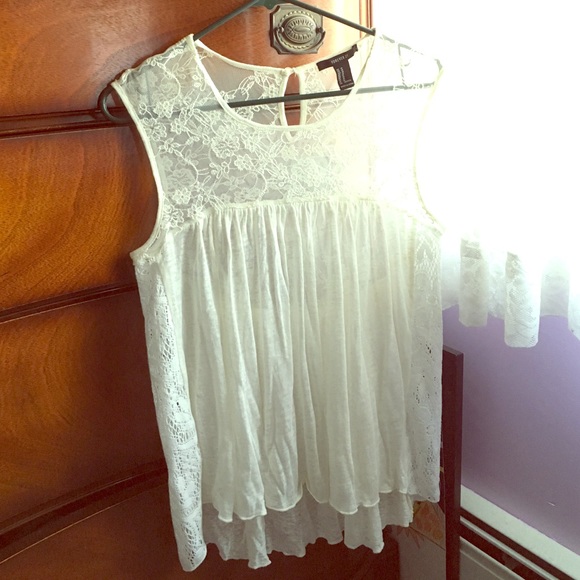 Lace paneled top🌟