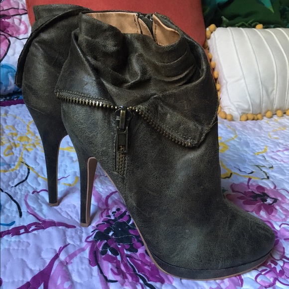 Green heeled booties - Picture 1 of 4