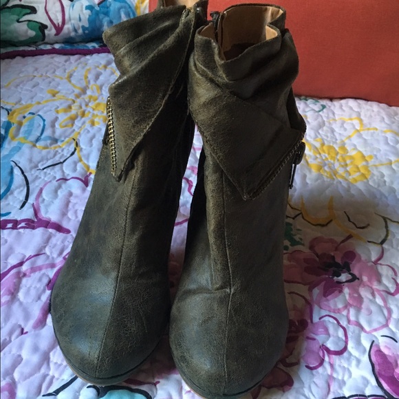 Green heeled booties - Picture 4 of 4