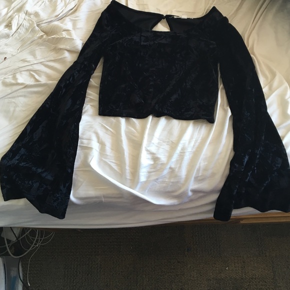 Bell Sleeve Velevet Crop Top