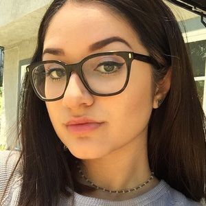 Meet your Posher, Deeba