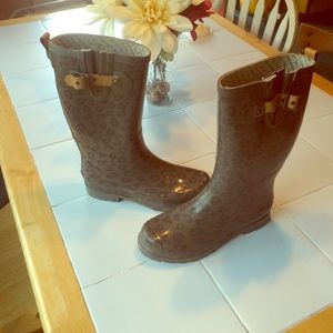 Cute rain boots!