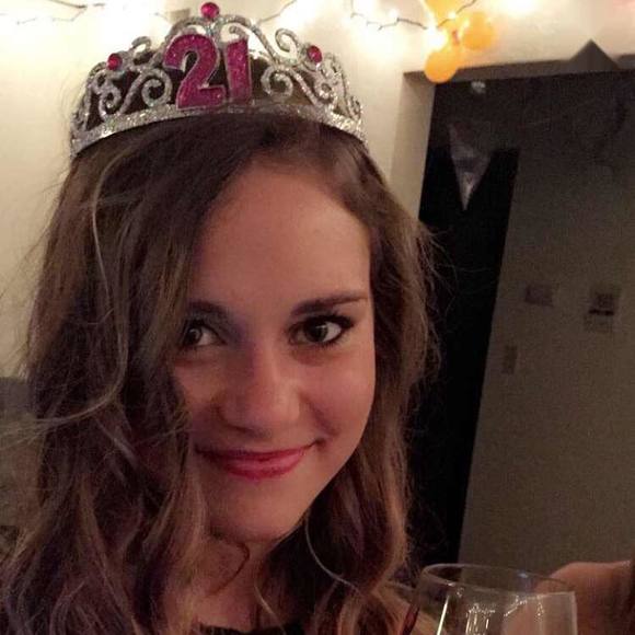 Meet your Posher, Tori - Picture 1 of 1