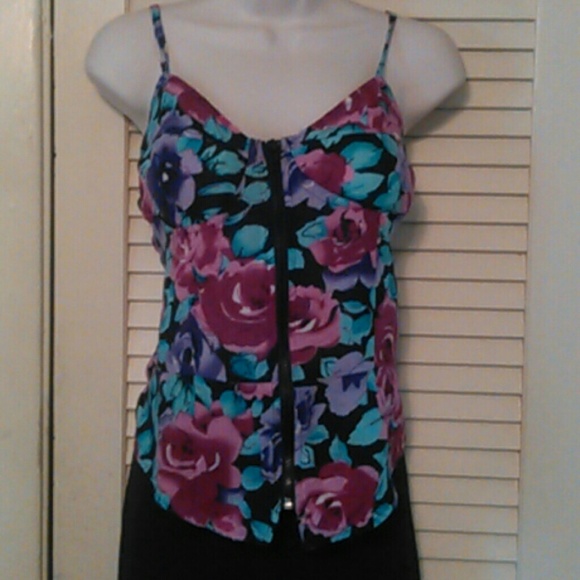 SIZE M, SHE'S COOL HALTER TOP