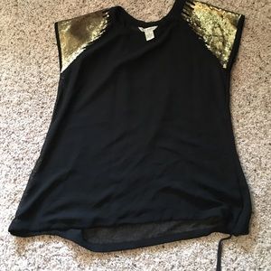 Black top & Gold sequin Embellishment on shoulder.