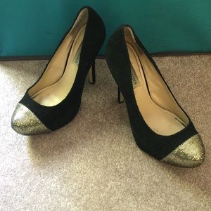 Steve Madden gold toe black heel
