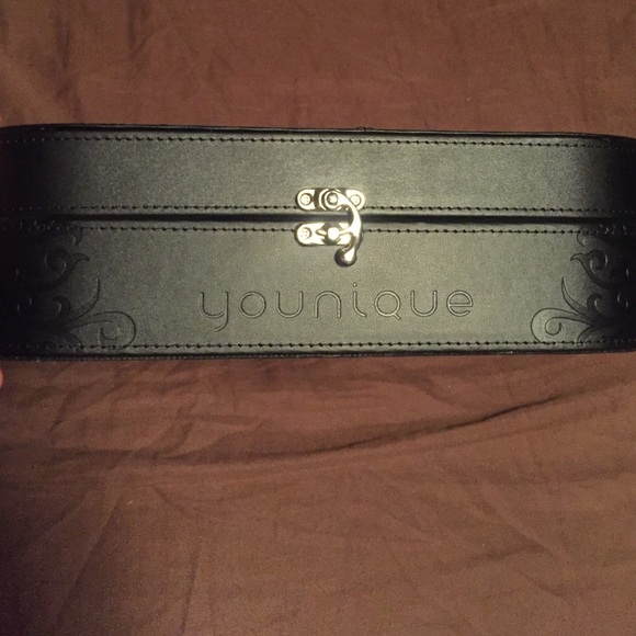 Younique makeup case.