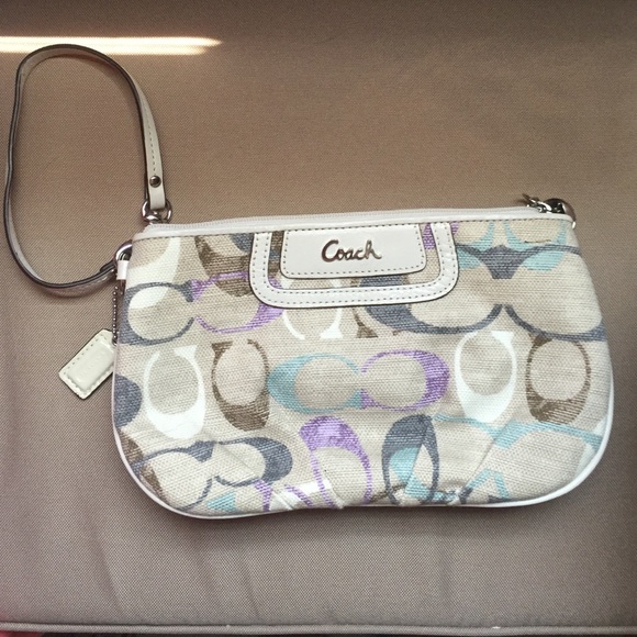 Coach wristlet never used.