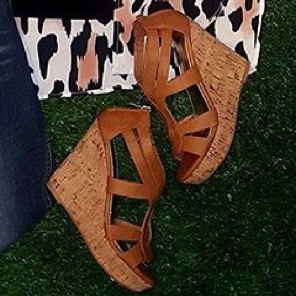 Cute brown wedges! - Picture 2 of 2