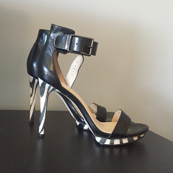 Calvin Klein Strappy Sandal, never worn size 8