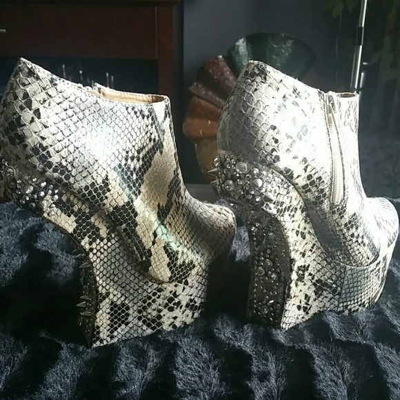 Snake skin bootie