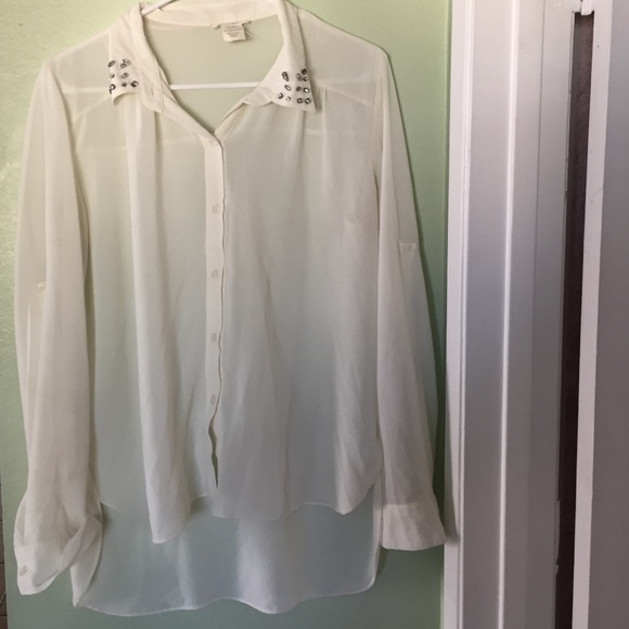 A white shirt perfect for an interview