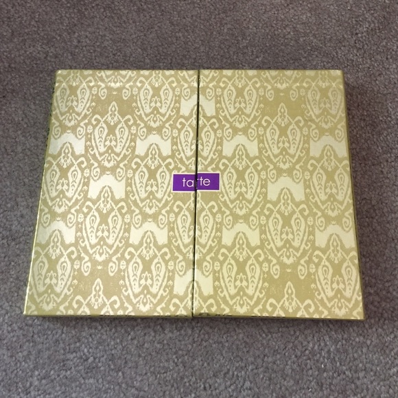 Tarte Amazonian clay eye shadow palette