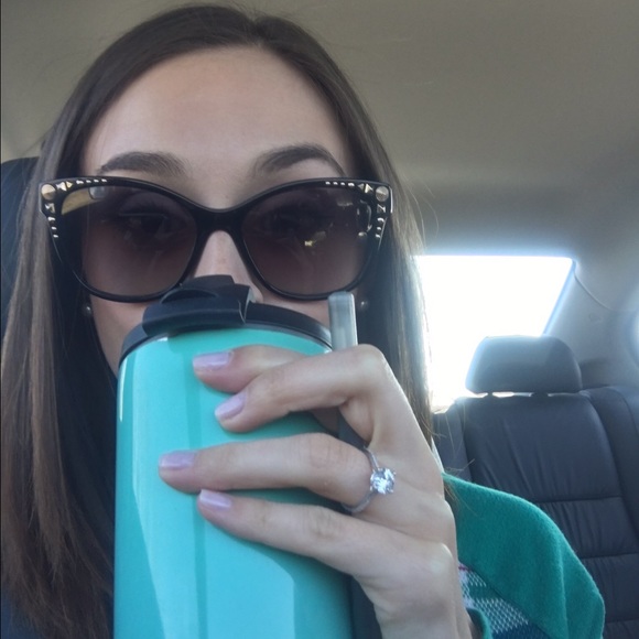 Meet your Posher, Rhea - Picture 1 of 1