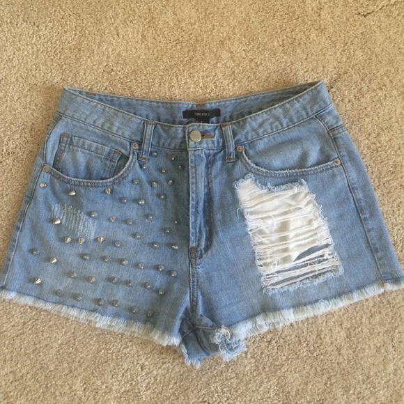 High waisted shorts with studs