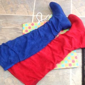 Bleu and red pair of boot