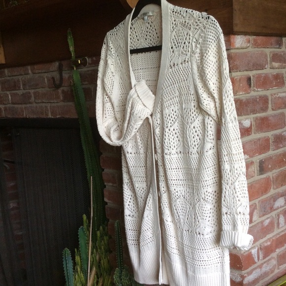Liz Claiborne mid length cream sweater