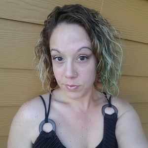 Meet your Posher, Sari