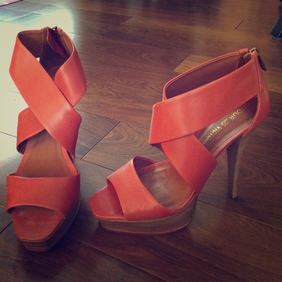 Pour La Victoire platform sandals