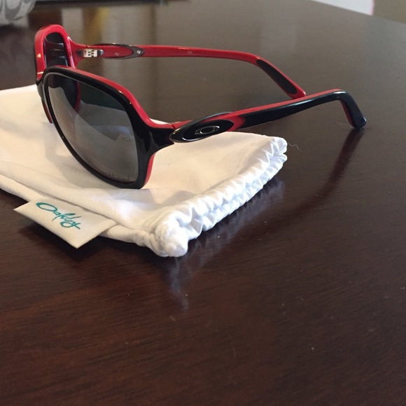 Women Oakley sunglasses main image 4