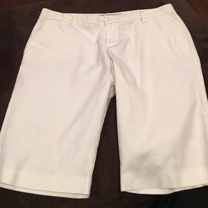 White Bermuda Shorts - Old Navy - size 10