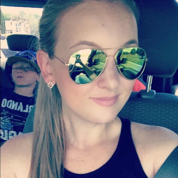 Meet your Posher, Allie - Picture 2 of 4