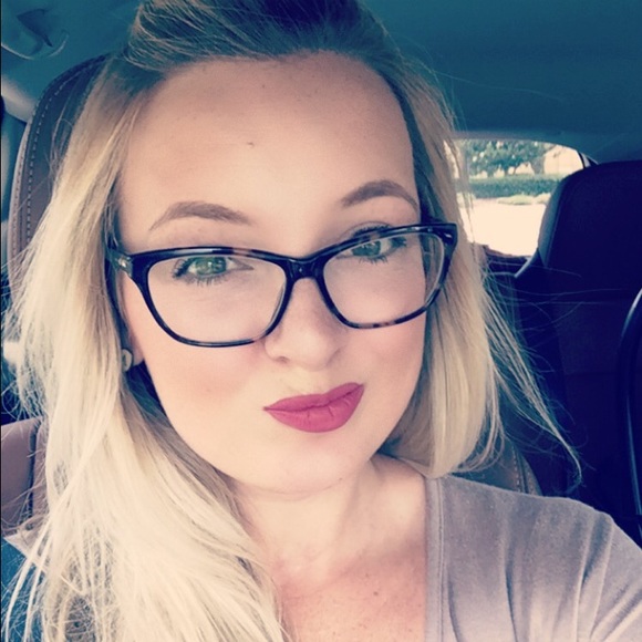 Meet your Posher, Allie - Picture 3 of 4