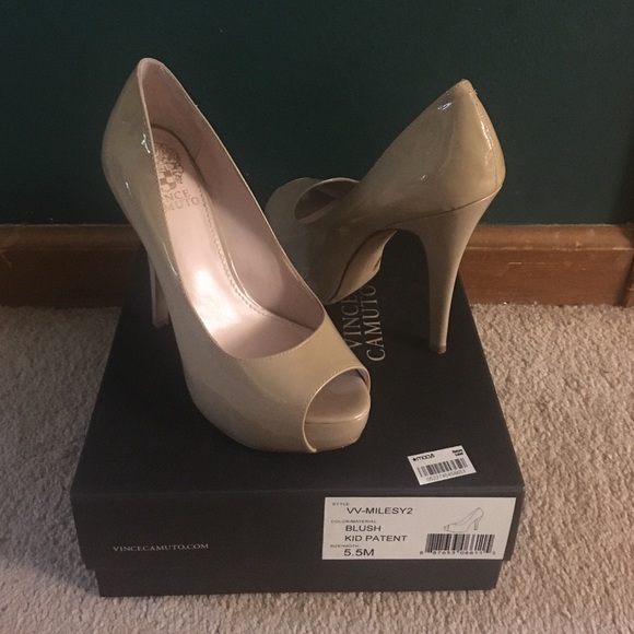 Vince Camuto nude patent heels - Picture 1 of 2