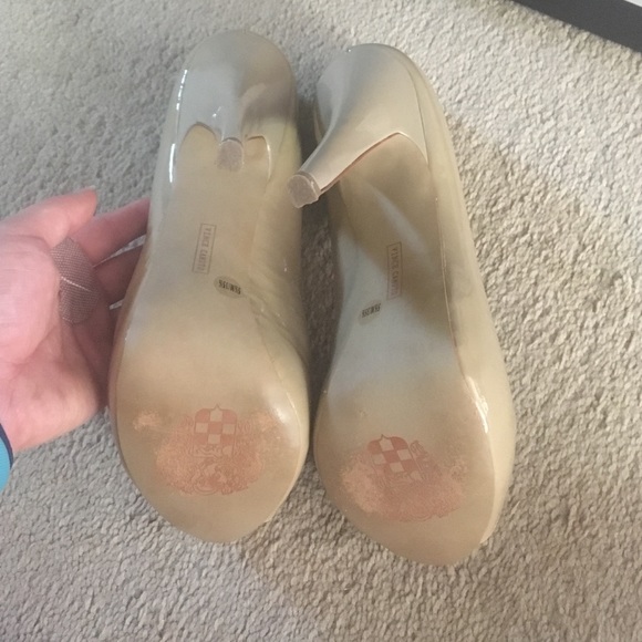Vince Camuto nude patent heels - Picture 2 of 2