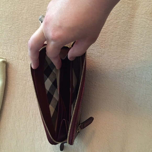 Authentic Burberry wallet. - Picture 4 of 4