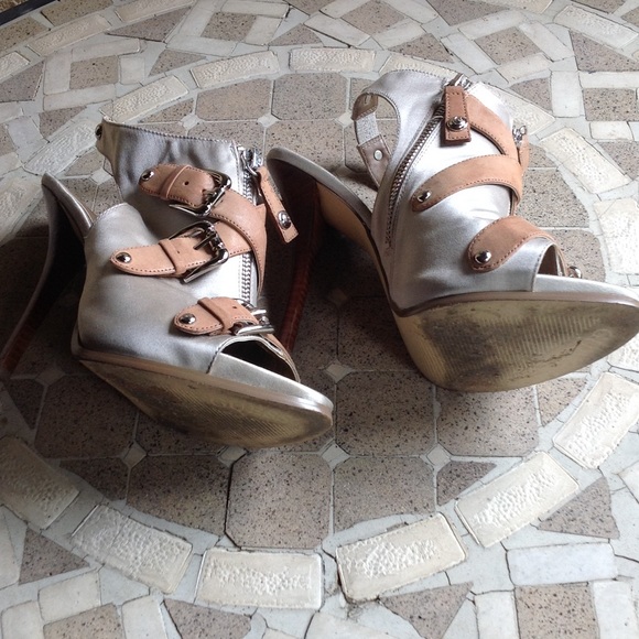 Shoes - Picture 3 of 4