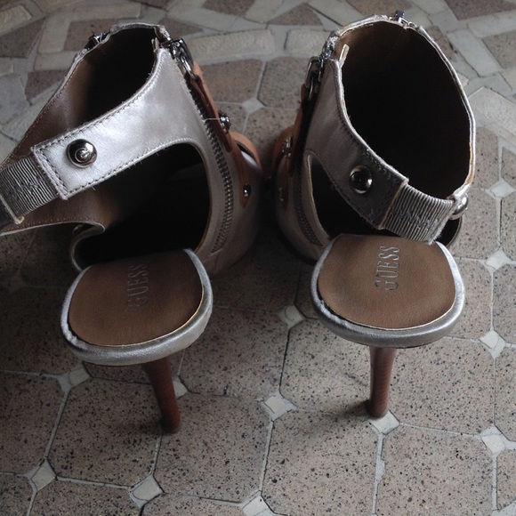 Shoes - Picture 4 of 4