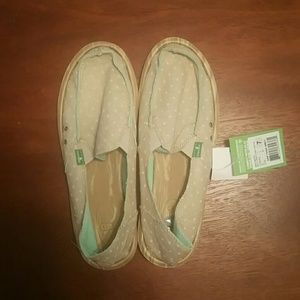 NWT Sanuk yoga sidewalk surfer slip-on