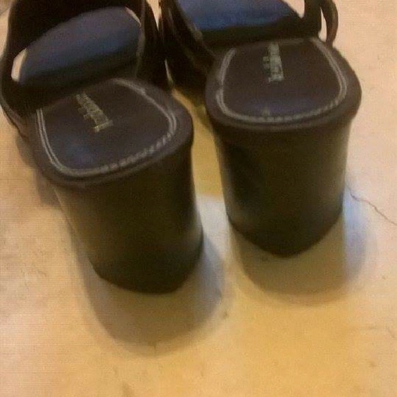 Sandals - Picture 3 of 4