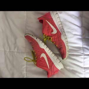 Nike pink free shoes