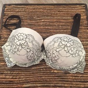 Victoria's Secret black and white flower lace bra