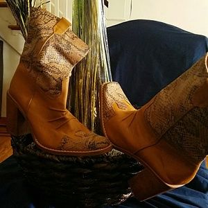 Cowgirl boots once worn size 41