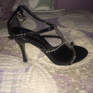 Black heels size 7.5