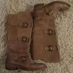 Tan ARIAT buckle boots