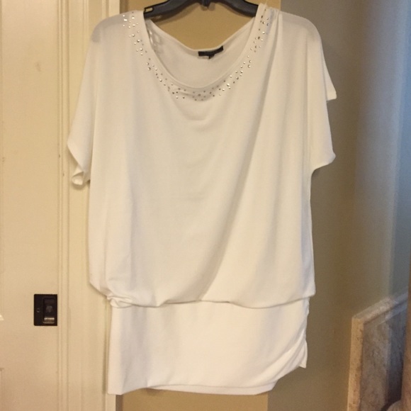 White blouse with a fitted bottom