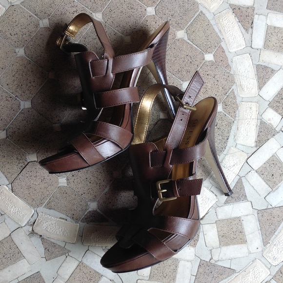 Shoes - Picture 2 of 4